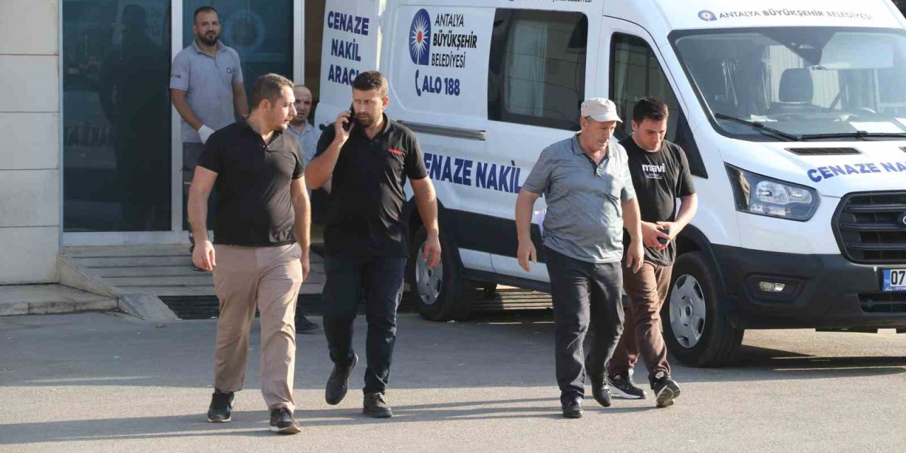 Pastane Cinayetinde Öldürülen Genç Kadının Cenazesi Yakınlarına Teslim Edildi