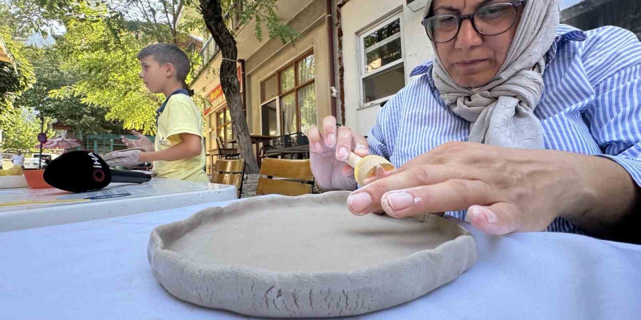 Hayallerini Ata Toprağında Açtığı Seramik Atölyesiyle Gerçekleştirdi