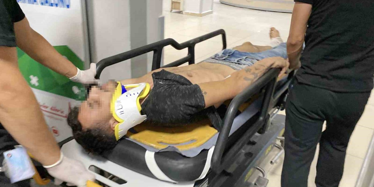 "türk Polisinden Kaçılmaz" Deyip Defalarca Kaçan Sürücü Kaza Yaptı