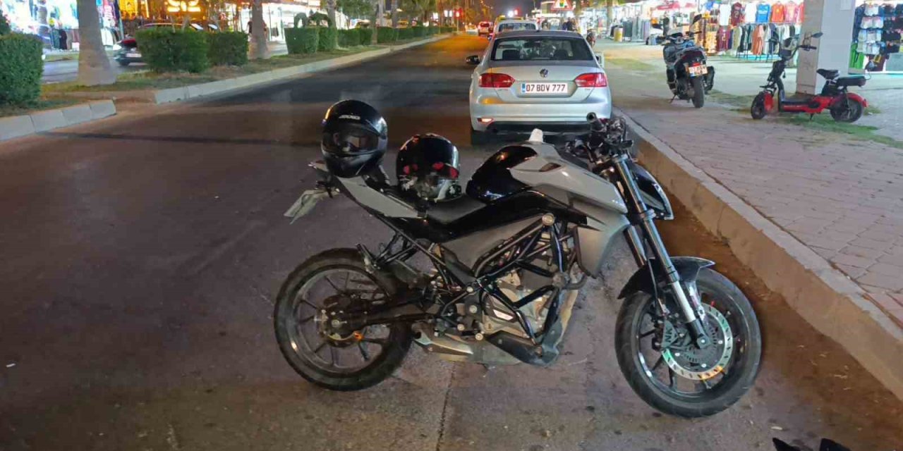 Antalya’da Motosikletler Çarpıştı: 3 Yaralı