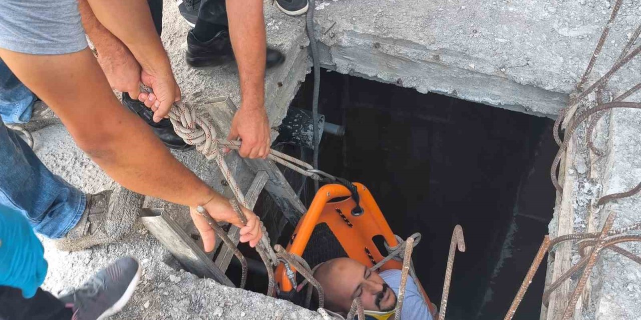 Kuyuda Mahsur Kalan Yaralı Çalışanı İtfaiye Ekipleri Kurtardı