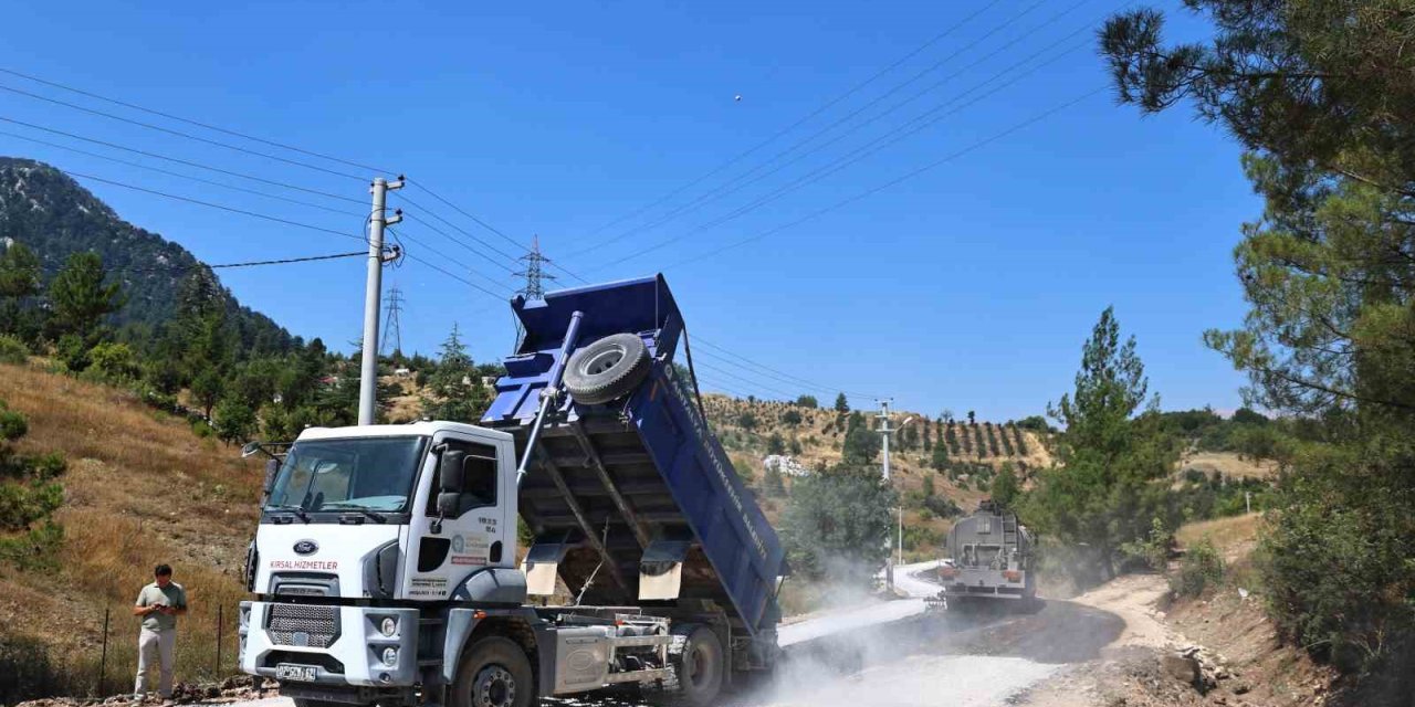 Kemer Ovacık Mahallesi’nin 3.5 Kilometrelik Yolu Asfaltla Buluştu
