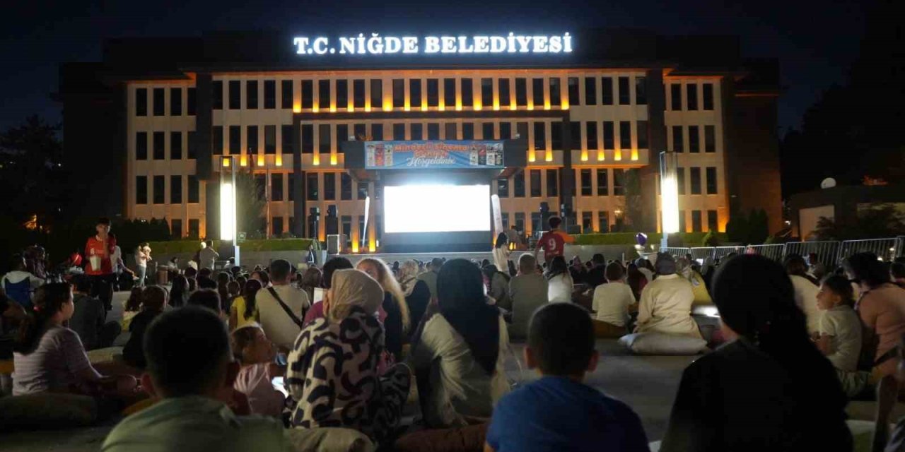 Niğde’de Minderli Sinema Günleri Büyük Katılımla Tamamlandı