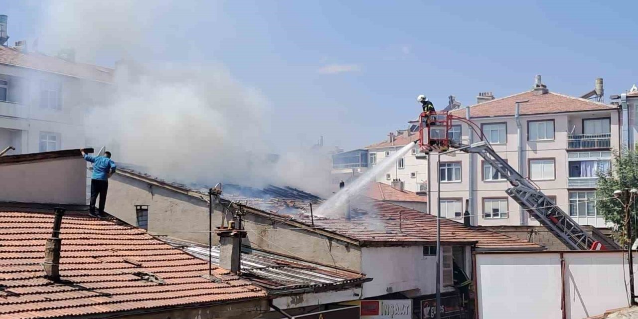 Karaman’da Çatı Yangını Korkuttu