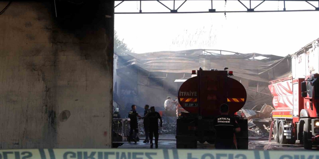 Otel Ekipmanları Deposunda 15 Gün Arayla İkinci Yangın