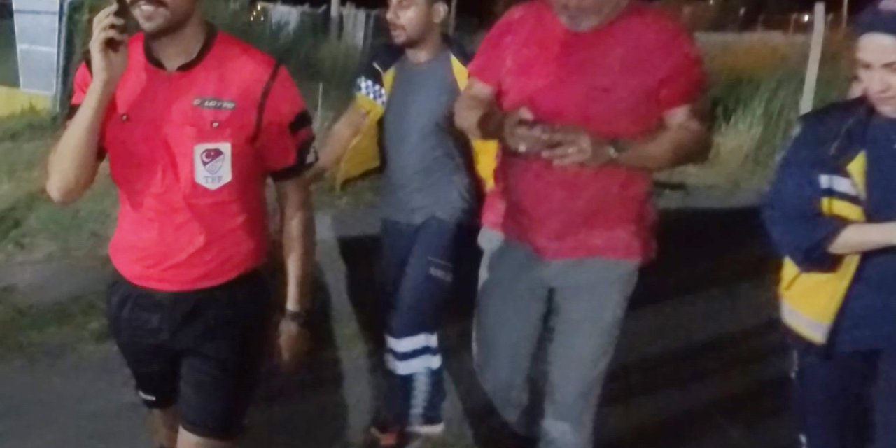 Hakem Kırmızı Kart Gösterdi, Futbolcu Yumrukladı