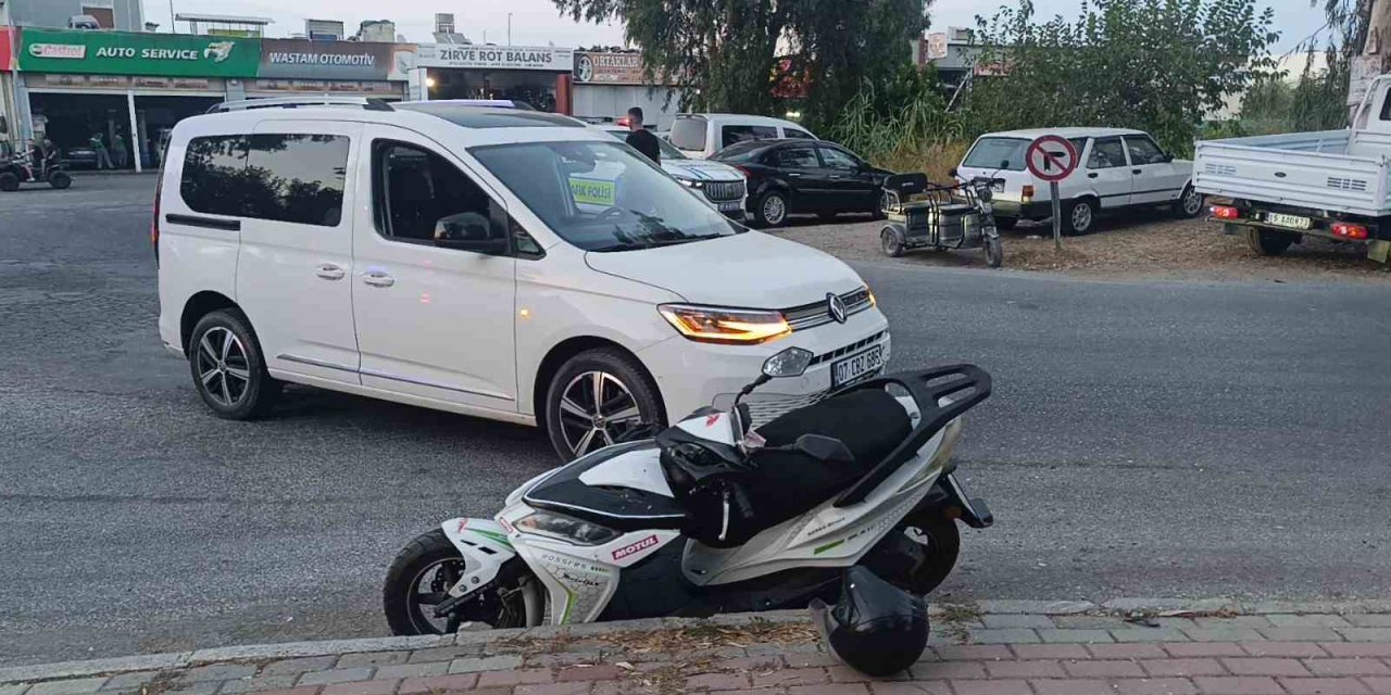 Otomobille Çarpışan Motosikletli Hastaneye Gitmek İstemedi, 104 Promil Alkollü Çıktı