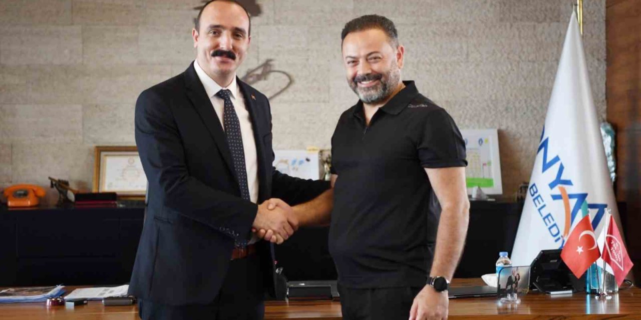 Fesli Efe’nin Hikayelerinden Konyaaltı’na İki Türkü Yapıldı