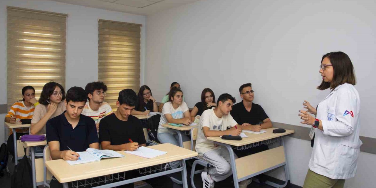 Mersin’de Bin 554 Öğrenci Ücretsiz Kurslarla Üniversiteli Oldu