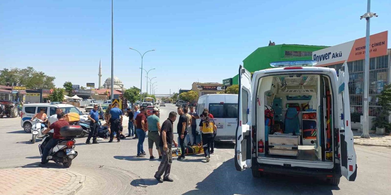 Karaman’da Minibüs İle Motosiklet Çarpıştı: 2 Yaralı