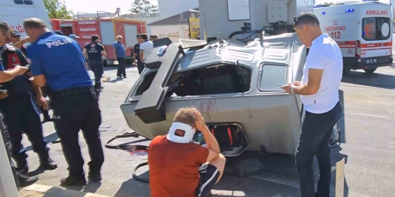 Turistlerin Karavanı İle Tır Çarpıştı: 1’i Ağır 3 Yaralı