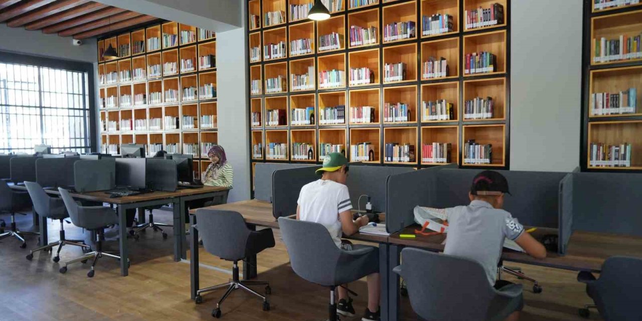 Niğde’de Yaşar Kaplan Kütüphanesi Ve Dr. Müzeyyen Toker Kadın Yaşam Merkezi Açıldı