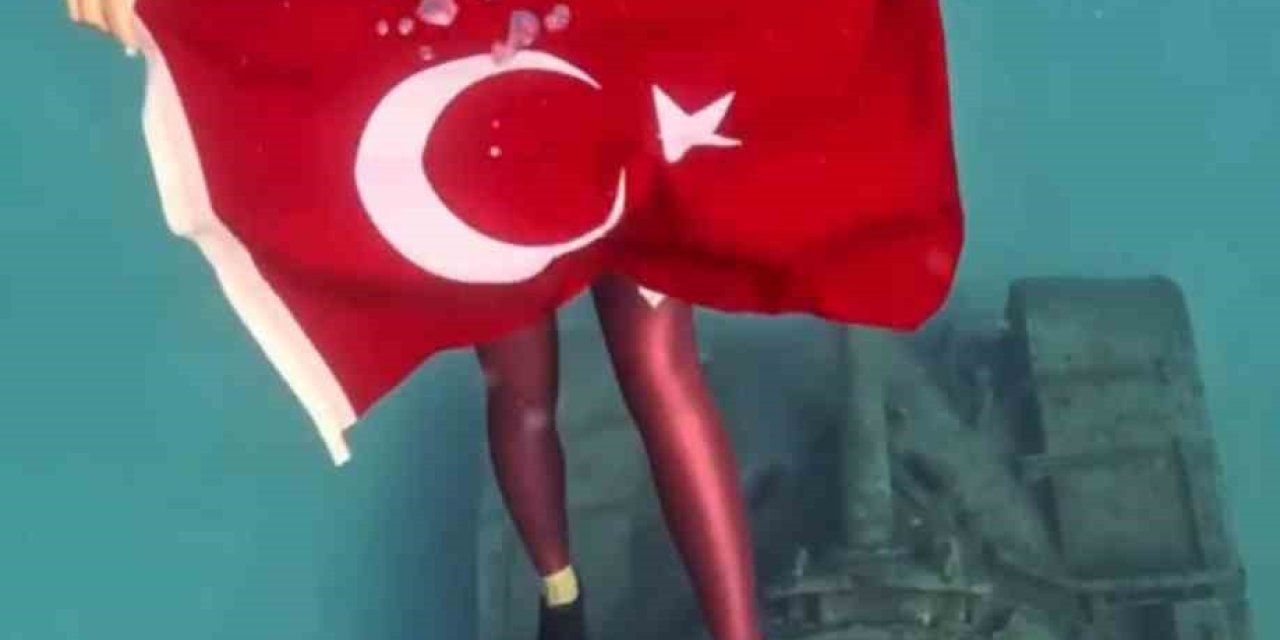 Şahika Ercümen, Zafer Bayramı’nda Kaş’ta Tanka Dalış Yaptı