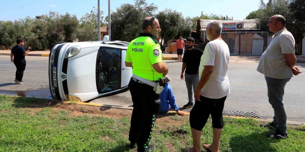 Yan Yatıp Sürüklenen Araçtan Yara Almadan Çıktılar