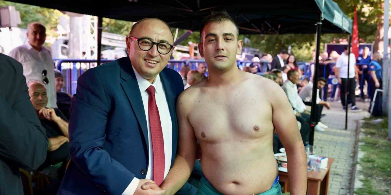 250’den Fazla Pehlivan Katıldı: Yörüklerin Güreşi Renkli Geçti