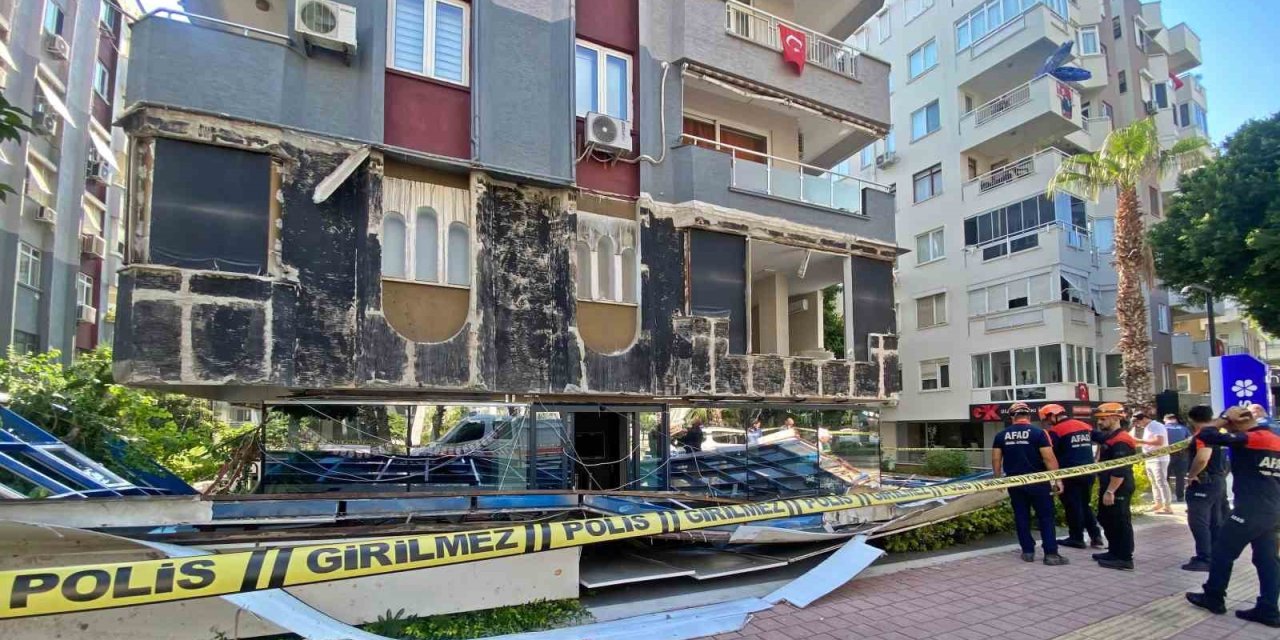 Özel Laboratuvarın Dış Cephe Kaplamaları Çöktü, Ortalık Savaş Alanına Döndü