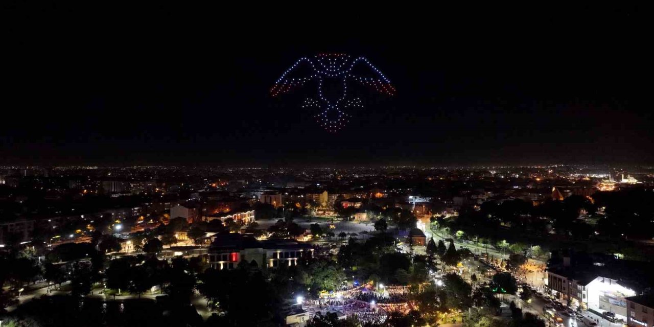 Konya Büyükşehir 30 Ağustos Zafer Bayramı’na Özel 250 Dron İle Işık Gösterisi Gerçekleştirdi