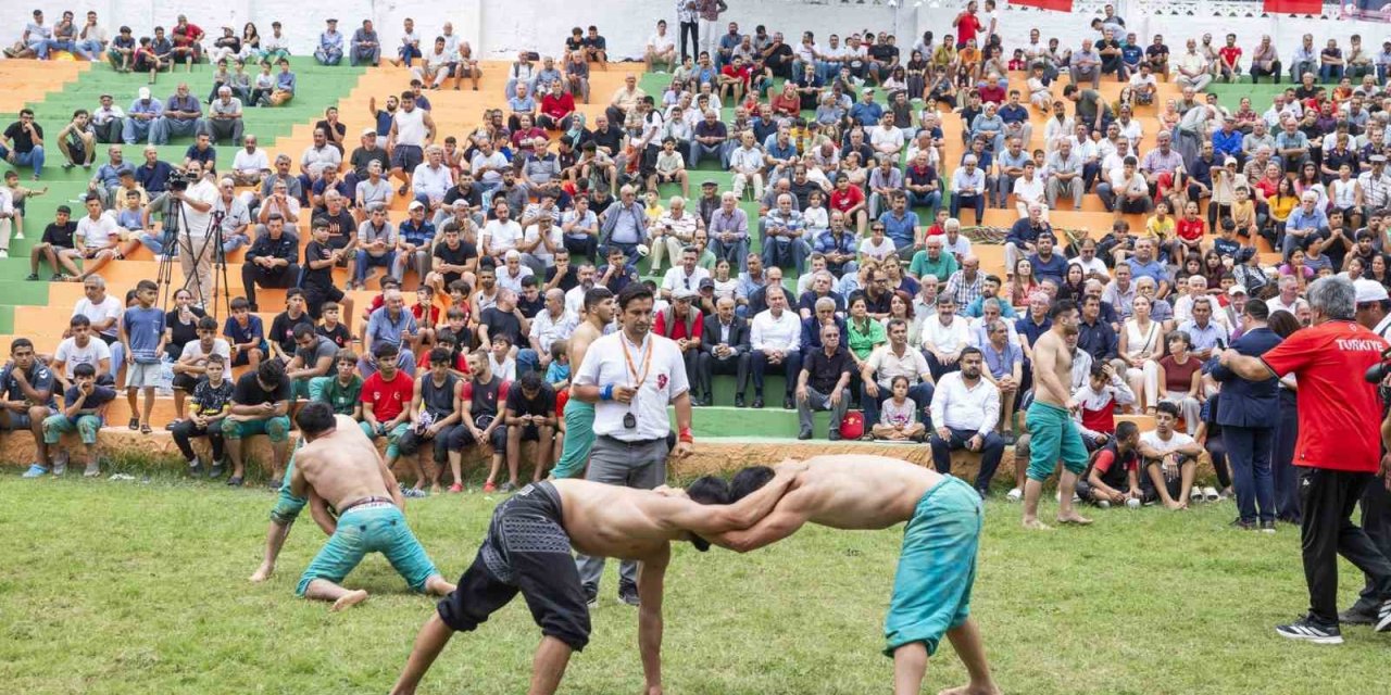 Mersin’de Zafer Bayramı Kapsamında ‘gözne Karakucak Güreşleri’ Düzenlendi
