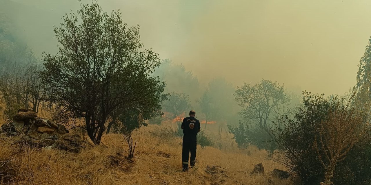 Konya’da Otluk Alandaki Yangın Ormana Sıçramadan Söndürüldü
