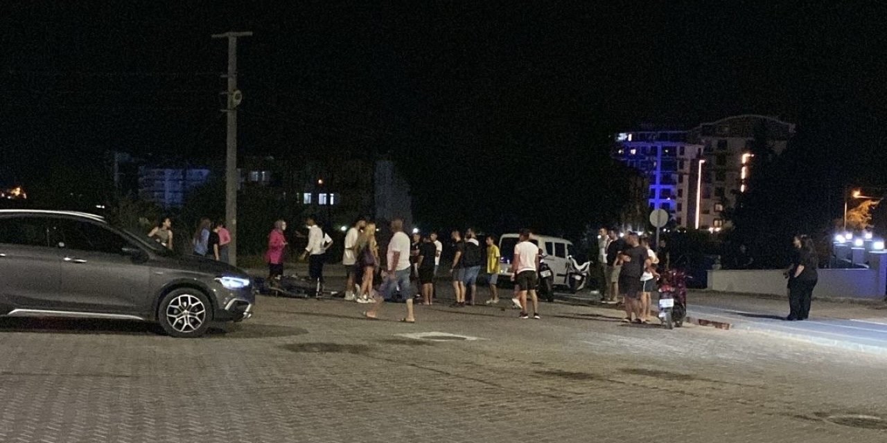 Antalya’da Motosikletle Otomobil Çarpıştı: 1 Yaralı