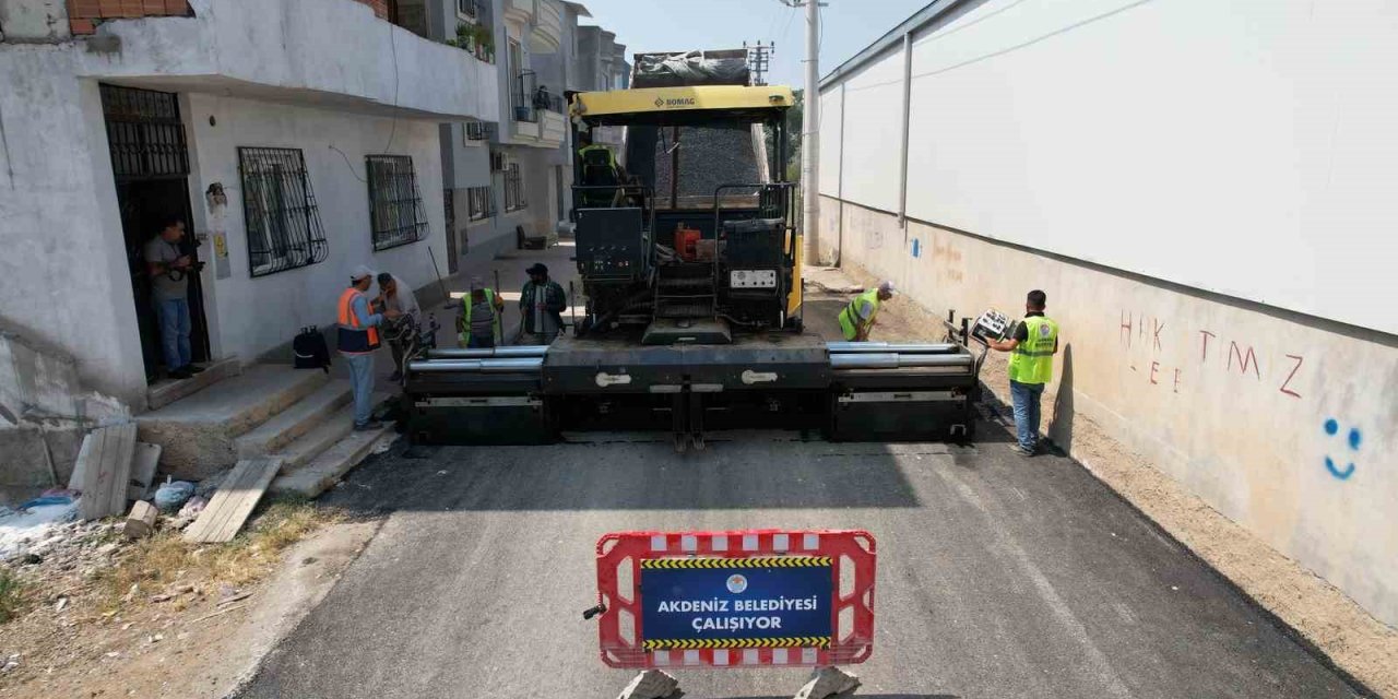 Akdeniz’de Sokaklar Sıcak Asfalt İle Yenileniyor
