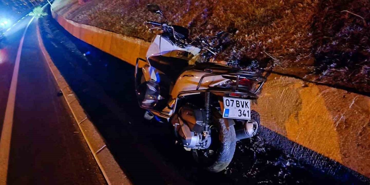 Otomobil Yayaya Yol Vermek İçin Duran Motosiklete Çarptı: 1 Yaralı