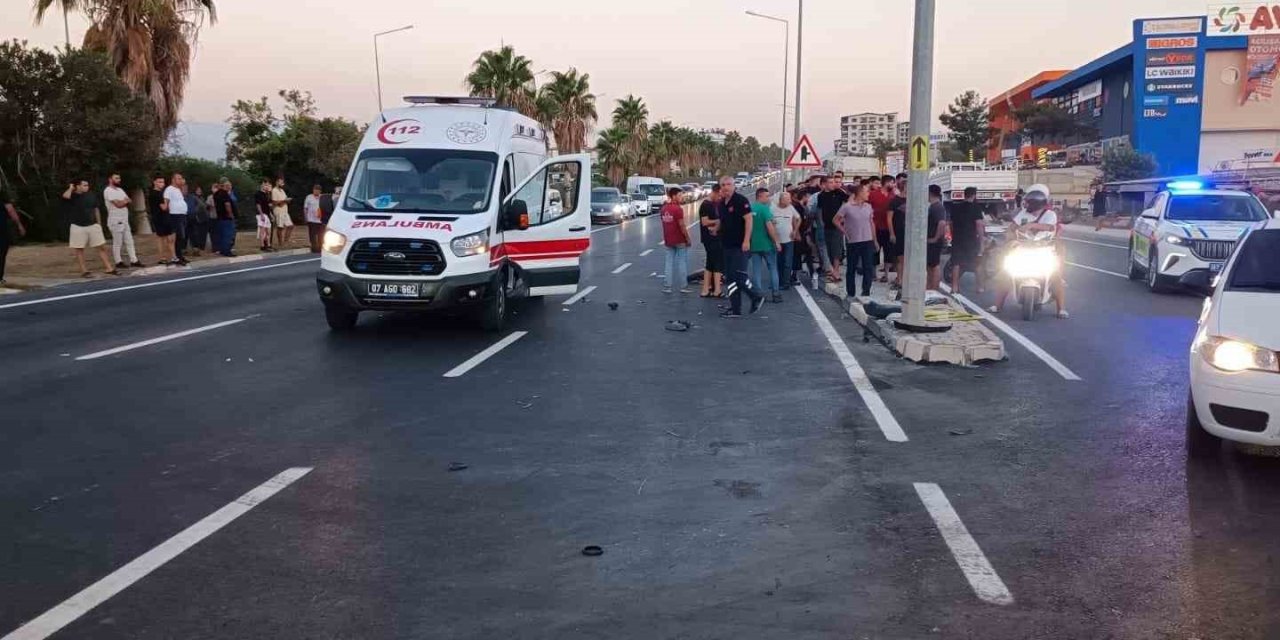 Otomobille Çarpışan Motosikletli Ağır Yaralandı