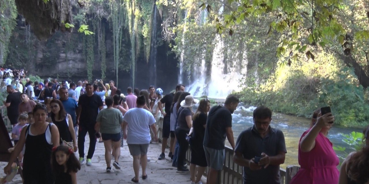 Düden Şelalesi 8 Ayda 605 Bin Ziyaretçiyi Ağırladı, Sıcaklardan Kaçanların Uğrak Noktası Oldu