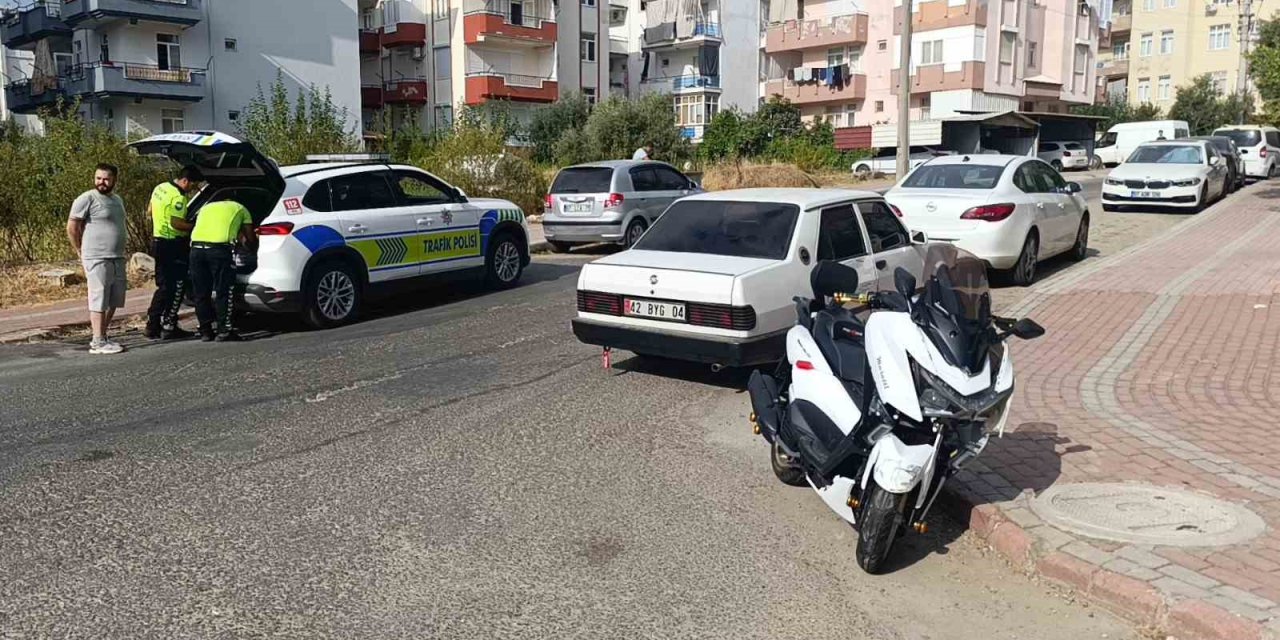 Manavgat’ta Motorlu Bisiklet İle Otomobil Çarpıştı: 1 Yaralı