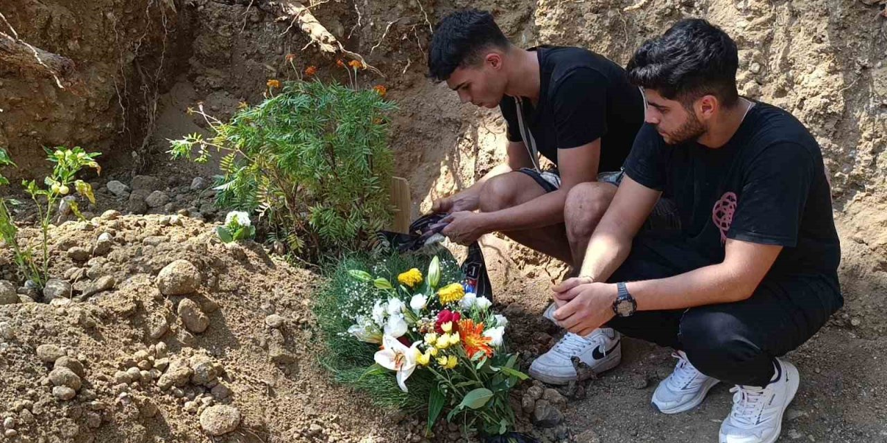 Çatıya Hortum Bağlayıp 3. Kattaki Evin Balkonuna İnmek İsterken Düşüp Ölen  Antrenör Son Yolculuğuna Uğurlandı