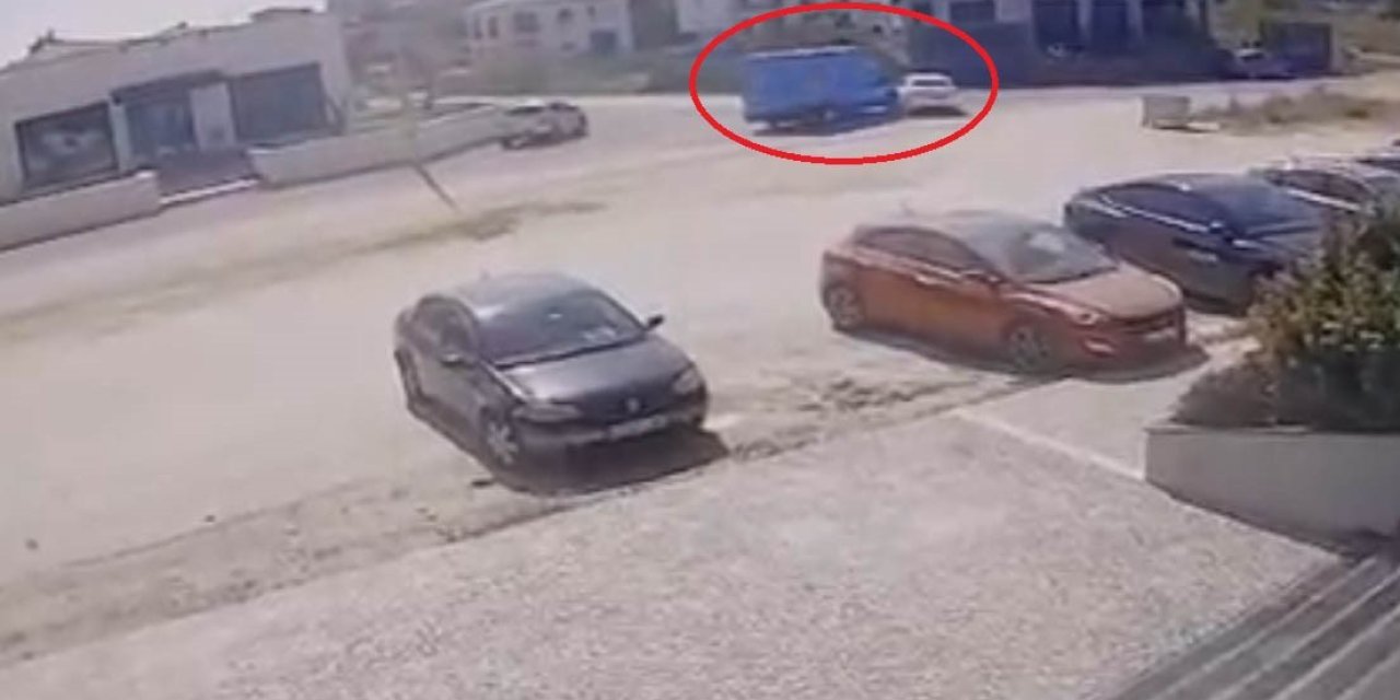 Antalya’da Kargo Aracıyla Otomobil Çarpıştı