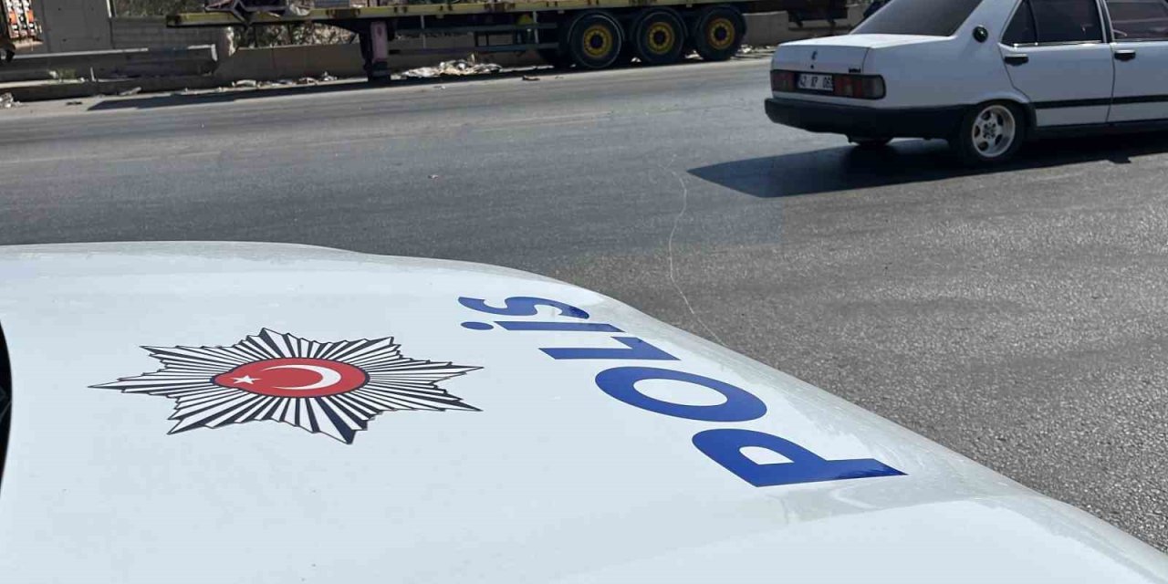 Motosiklet İle Ticari Araç Çarpıştı: 1 Yaralı