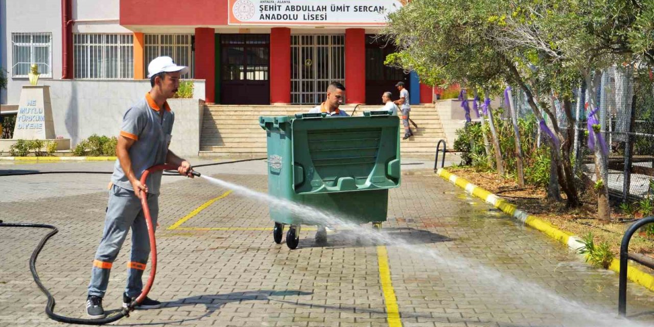 Alanya Belediyesi’nden Okullarda Kapsamlı Temizlik Seferberliği