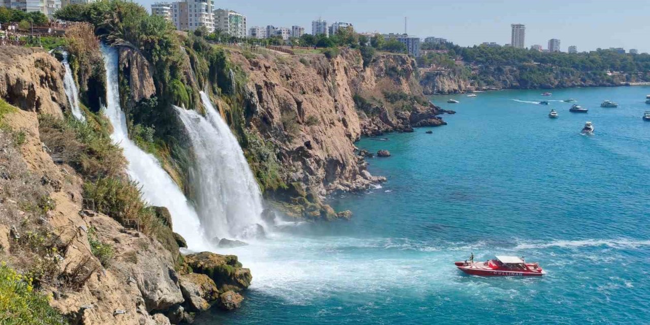 Falezlerden Düşen Kadın İçin Dalgıçlar Su Altında Arama Çalışması Yaptı