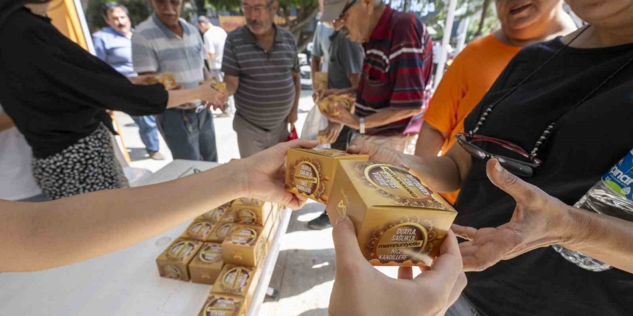 Mersin’de Kandilde 15 Bin Kandil Simidi Dağıtıldı