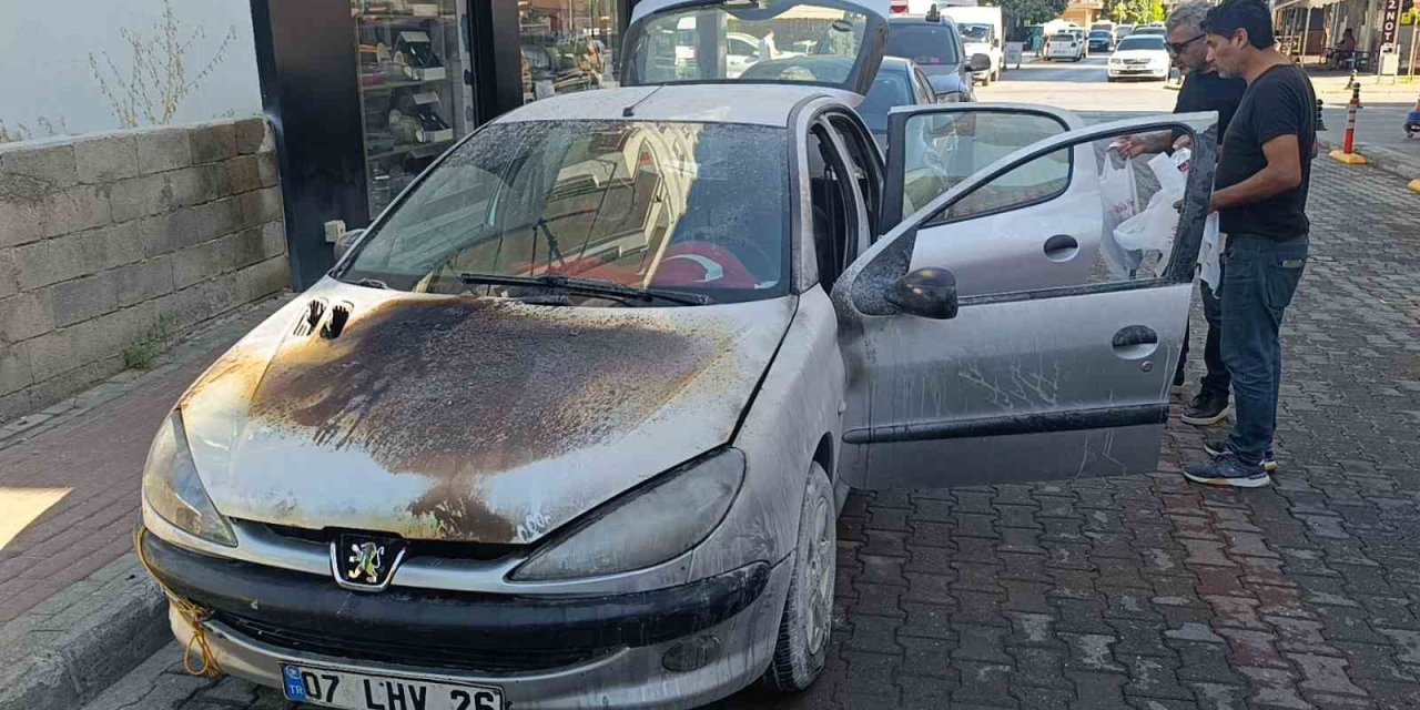 Antalya’da Seyir Halindeki Otomobilin Yandı