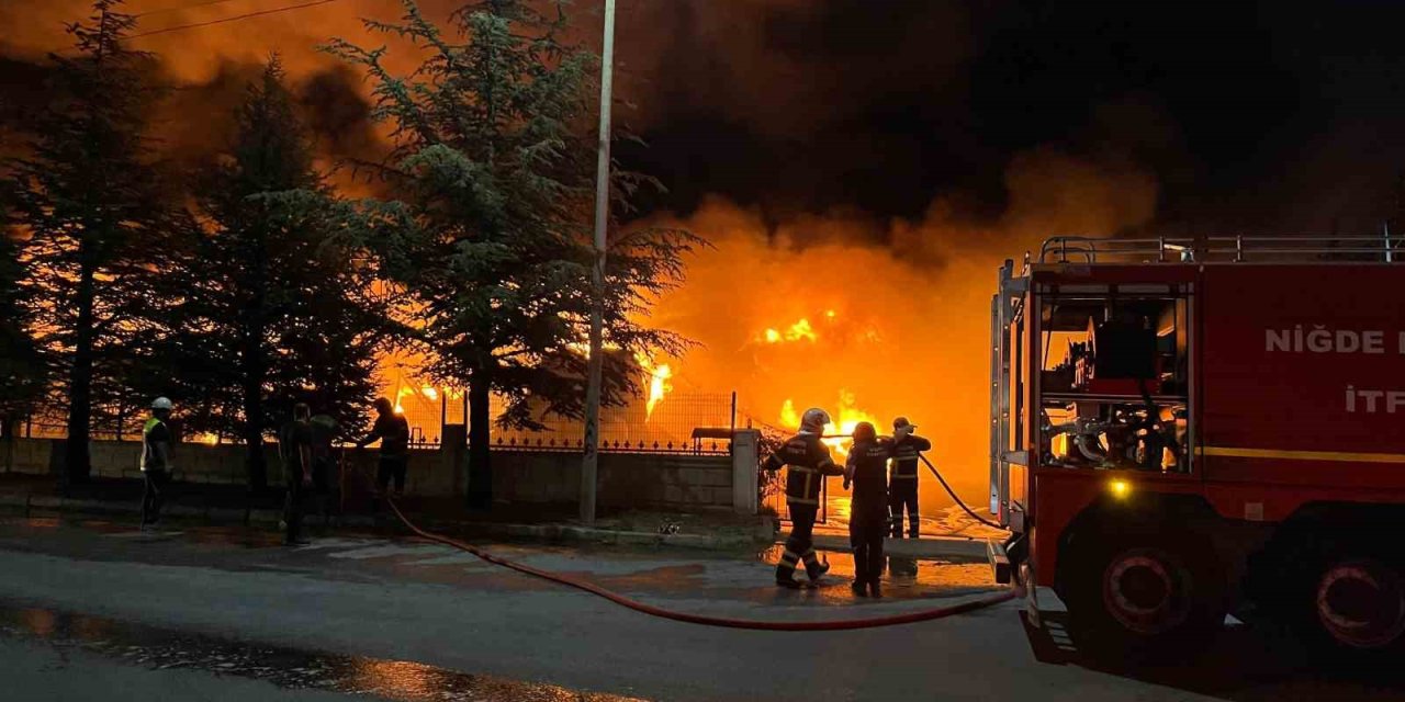 Niğde’de Fabrika Yangını