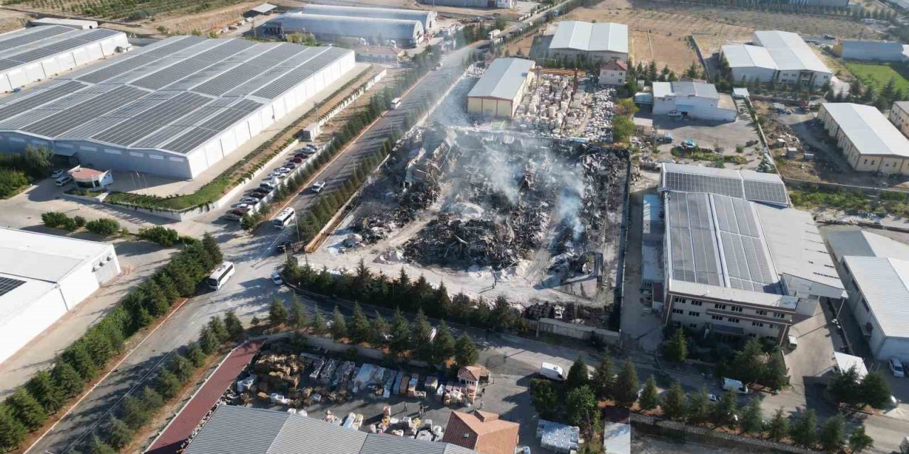 Niğde’deki Fabrika Yangını 10 Saatlik Çalışma İle Söndürüldü