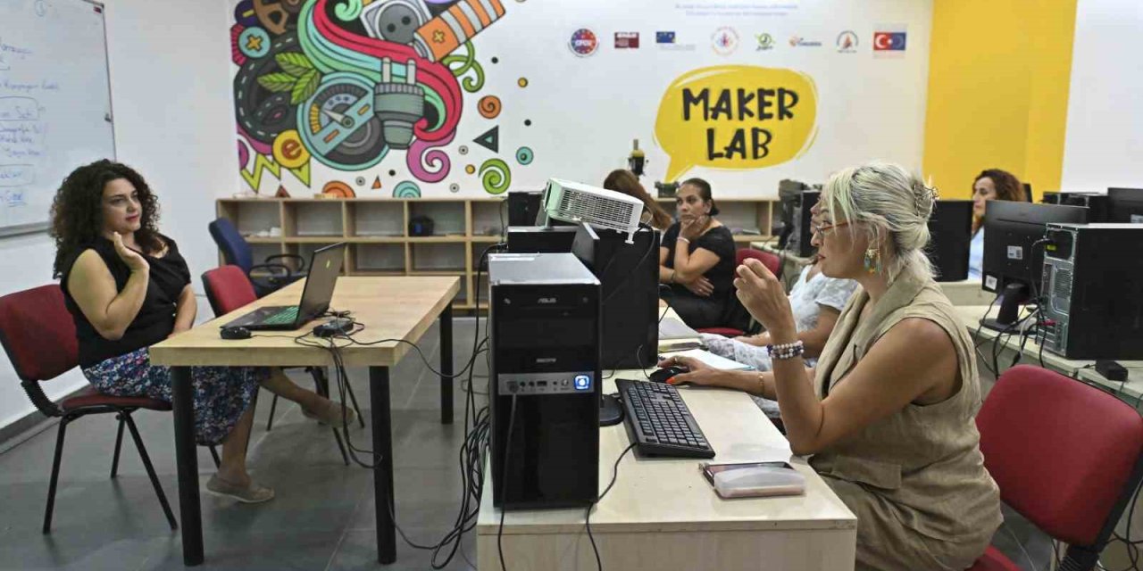 Muratpaşa’dan Kadınlara Dijital Çağ Eğitimi