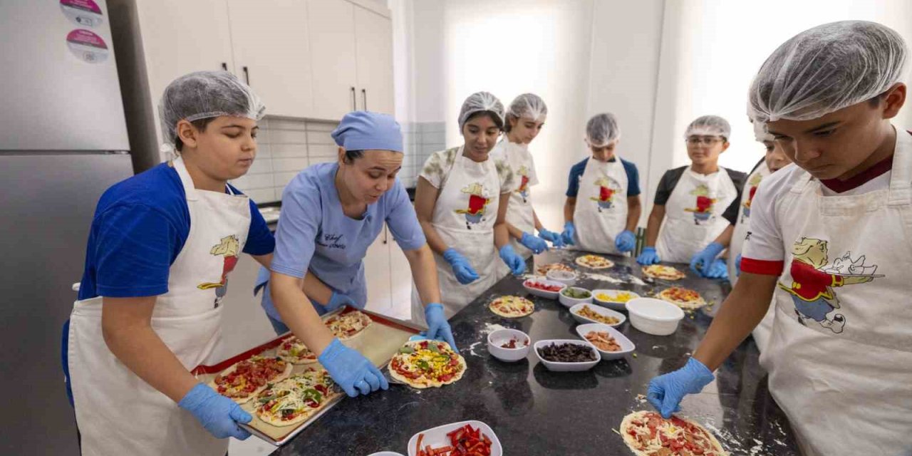 Mersin’de Minik Şefler Yemek Yapmayı Öğreniyor