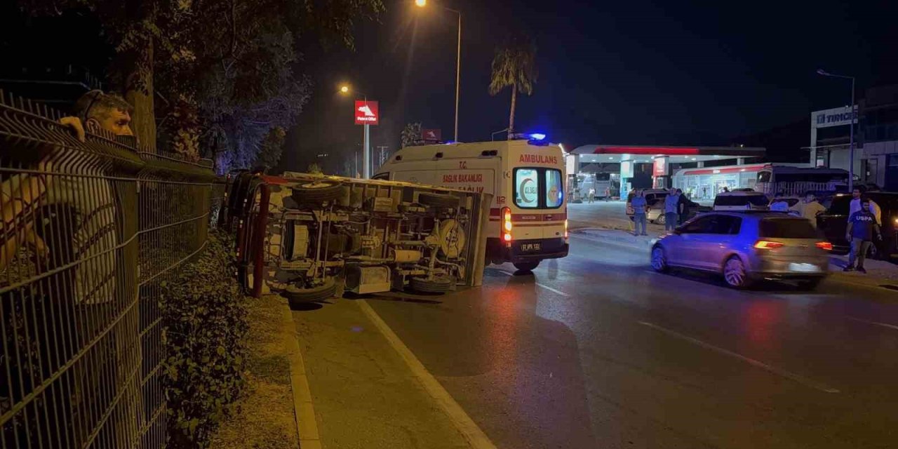 Gazipaşa’da Devrilen Kamyonetin Sürücüsü Ve Eşi Yaralandı