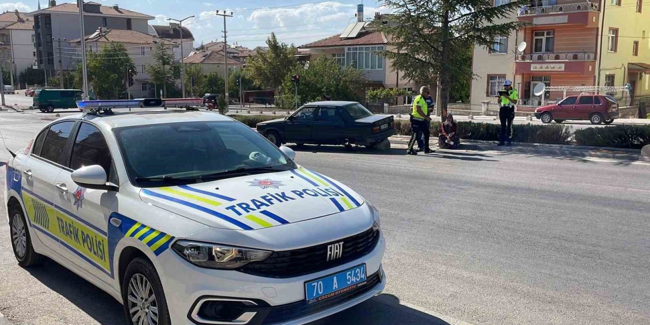 Karaman’da Karşı Şeride Geçen Otomobilin Tekeri Koptu