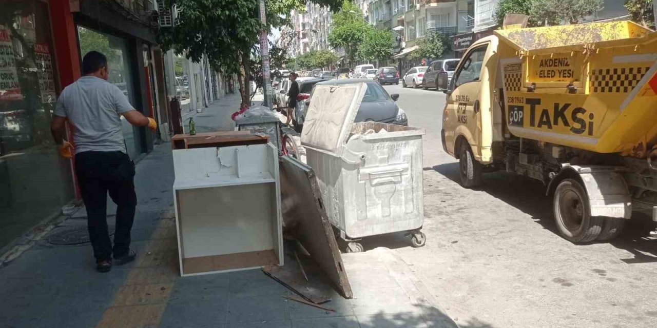Çöp Taksiler Hafta Sonu Da Mesaide