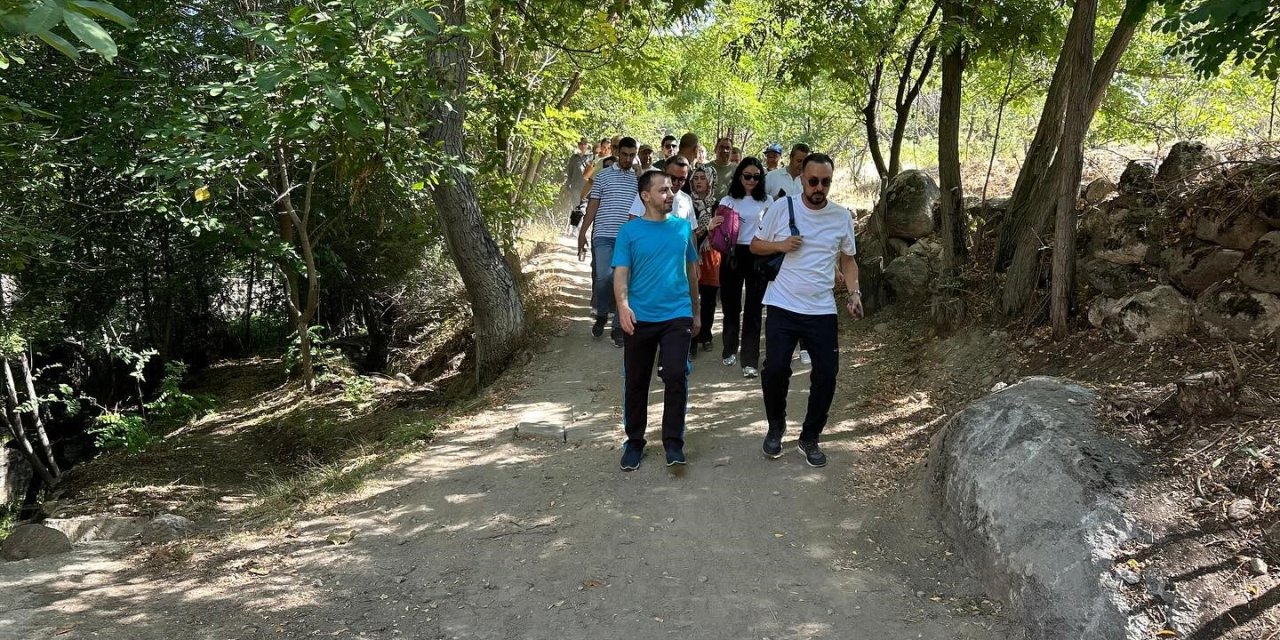 Niğde’de Halk Sağlığı Haftası Etkinlikleri Kapsamında Doğa Yürüyüşü