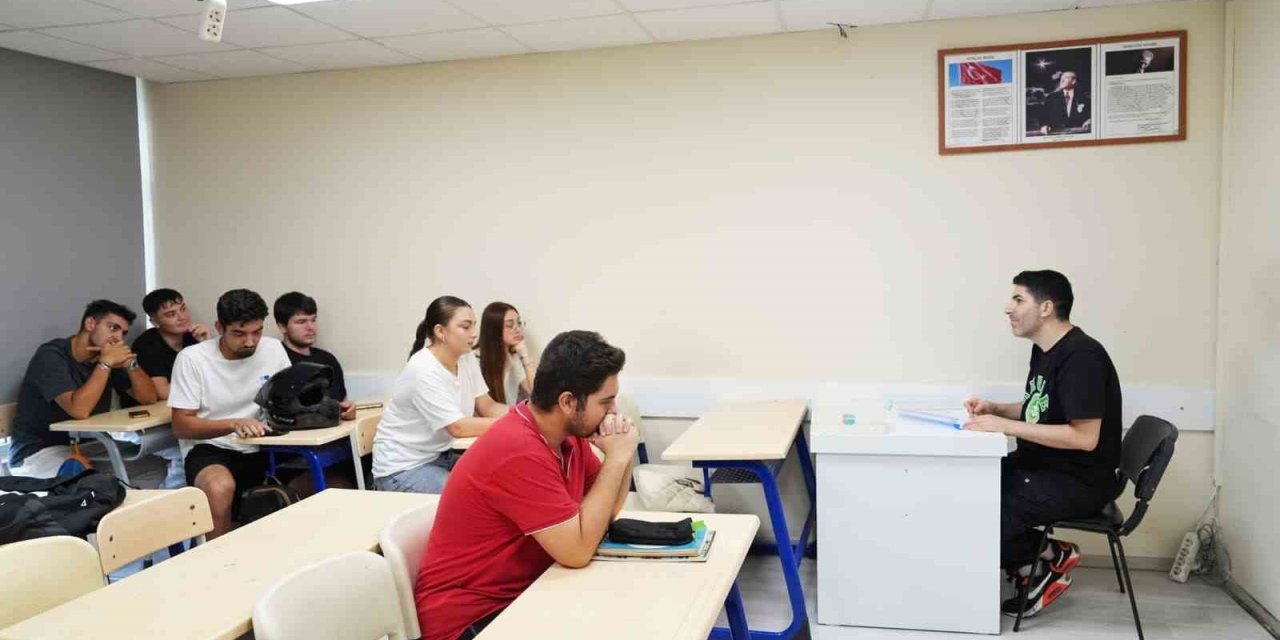 Sınavlara Ücretsiz Kurslarla Hazırlanıyorlar