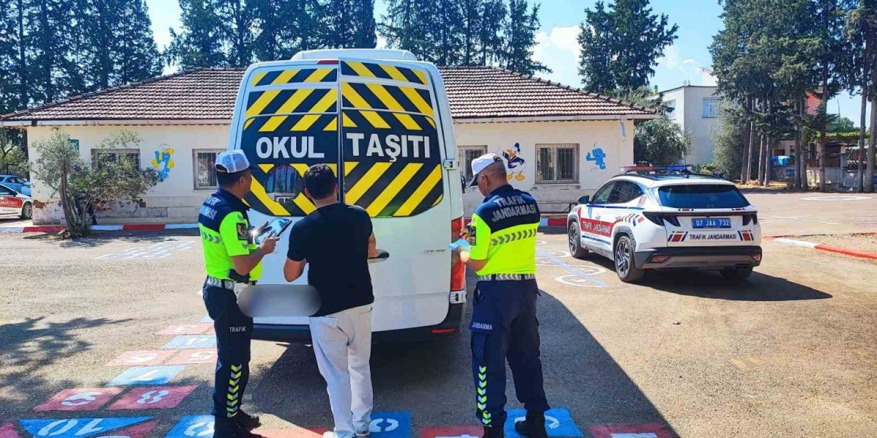 Jandarma Ekipleri Okul Servislerini Denetledi