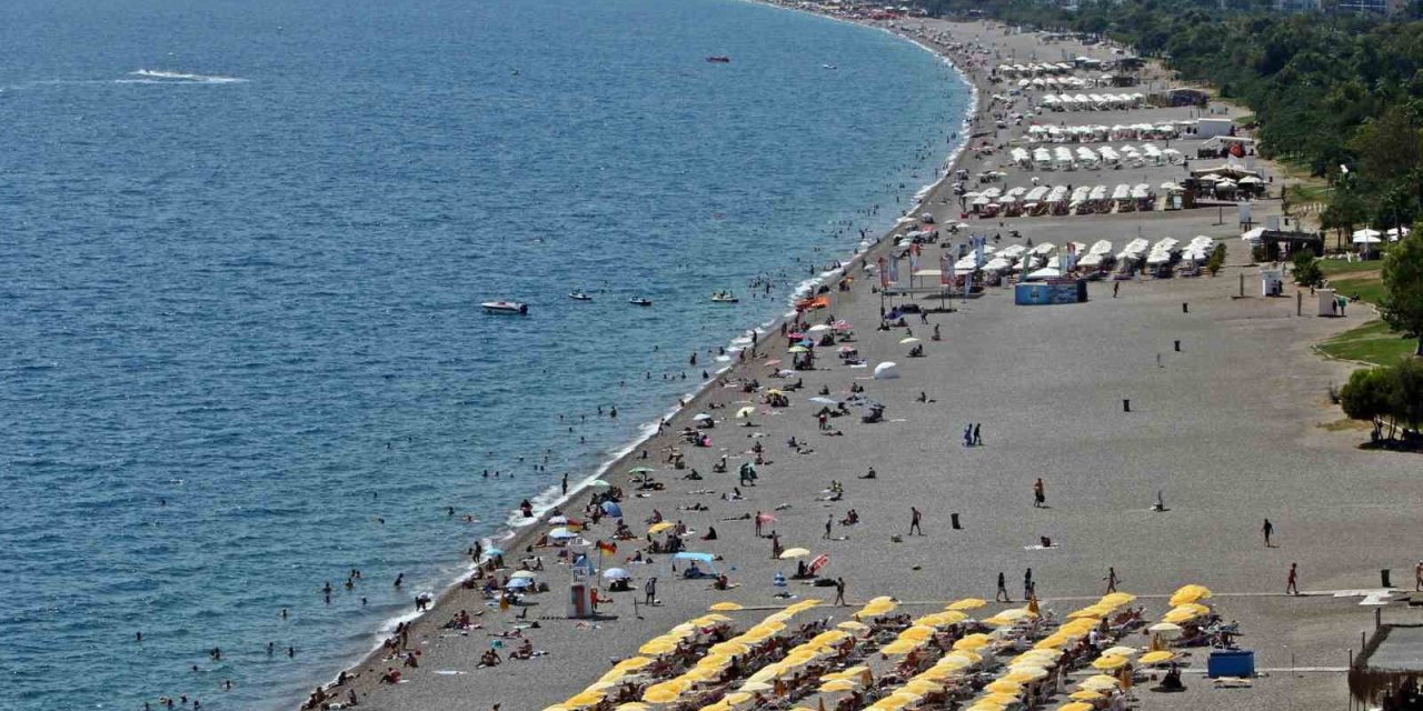 Okullar Açıldı, Dünyaca Ünlü Sahildeki Yoğunluk Yarı Yarıya Düştü