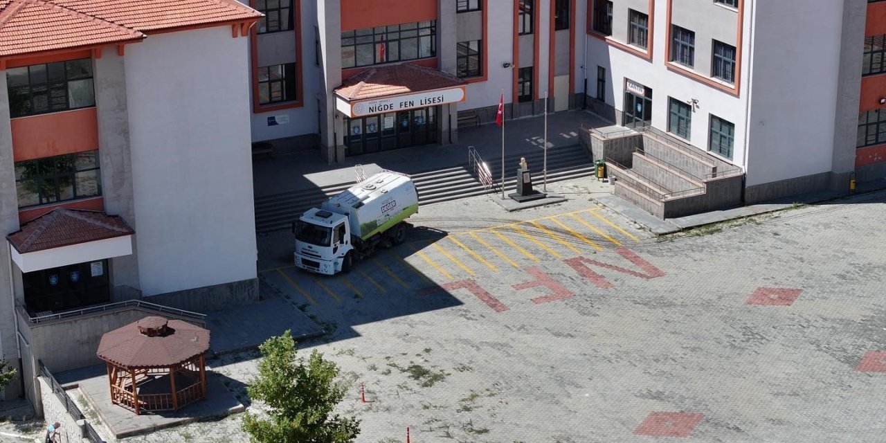 Niğde Belediyesi’nden Yeni Öğretim Yılına Özel Kapsamlı Okul Bahçesi Temizliği