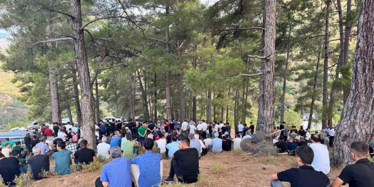 Antalya’da Kazada Hayatını Kaybeden Çocuk Toprağa Verildi