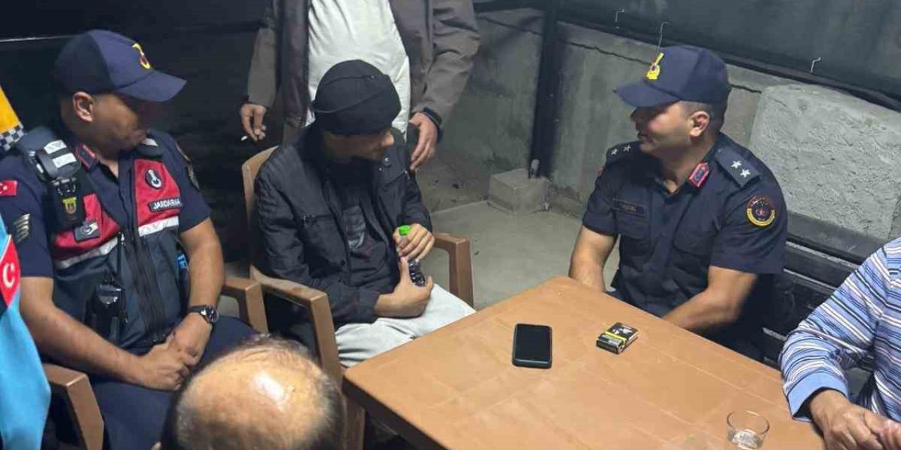 Kaybolan Otizmli Çocuk, Jandarma Ekipleri Tarafından Kısa Sürede Bulundu